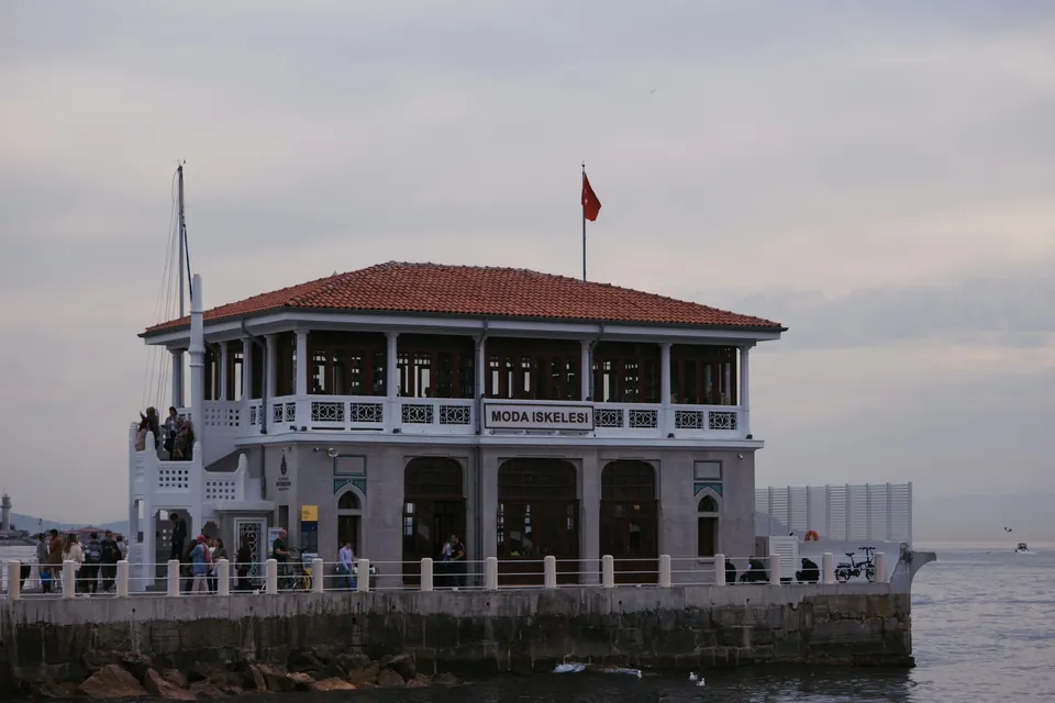Kadıköy Moda İskelesi — Briefikir ofisine birkaç dakika